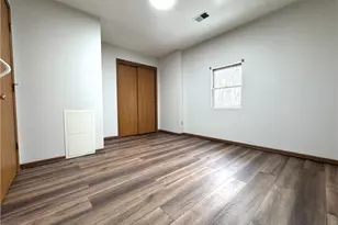 521 Wampum Ave, Ellwood City, PA 16117 - Photo 5