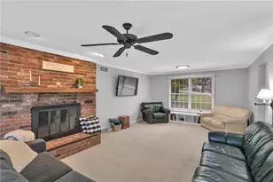 105 Lynn Ann Dr, Pittsburgh, PA 15068 - Photo 13