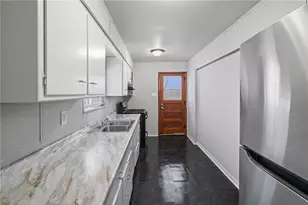 200 Moye Pl, Pittsburgh, PA 15210 - Photo 9