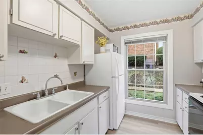 130 Jamestown Ct, Scott Township, PA 15216 - Photo 13