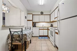 1987 Centurion Dr, Pittsburgh, PA 15221 - Photo 9