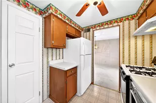 2521 Rose Dr, Pittsburgh, PA 15116 - Photo 11