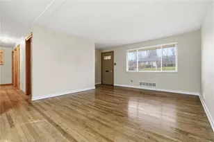 4923 Leona Dr, Pittsburgh, PA 15227 - Photo 11