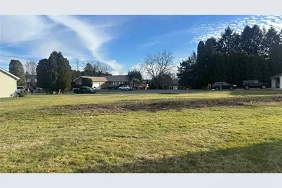 112 Shawnee Dr, Harrison Township, PA 15065 - Photo 1