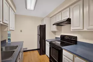 363 Hawthorne Ct, Ross Twp, PA 15237 - Photo 9