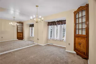 363 Hawthorne Ct, Ross Twp, PA 15237 - Photo 5