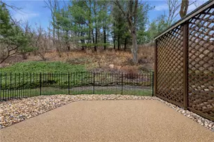 1432 Towne Square Dr, Pittsburgh, PA 15101 - Photo 21