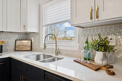 5543 Clarene Dr, Bethel Park, PA 15102 - Photo 9