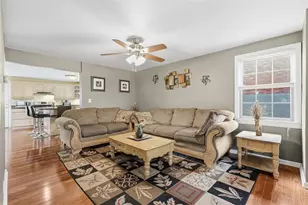 126 Leon Rd, Green Tree, PA 15220 - Photo 9