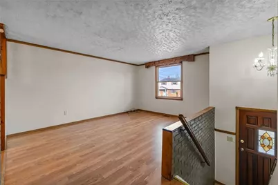 5158 Elmwood Dr, Pittsburgh, PA 15227 - Photo 5