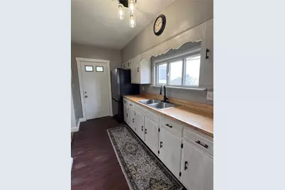 504 Emerson Ave, Farrell, PA 16121 - Photo 15