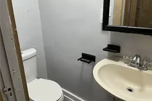 110 Chestnut St, Jeannette, PA 15644 - Photo 9