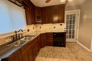 2201 Parklyn St, Pittsburgh, PA 15234 - Photo 11