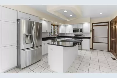 370 Cobblestone Cir, Robinson Twp, PA 15136 - Photo 11