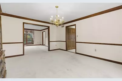 370 Cobblestone Cir, Robinson Twp, PA 15136 - Photo 9