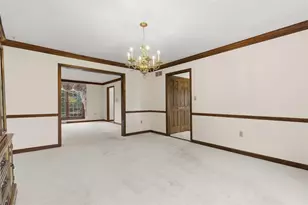 370 Cobblestone Cir, Robinson Twp, PA 15136 - Photo 9