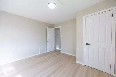 415 Charlotte Dr, Pittsburgh, PA 15236 - Photo 11