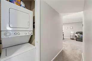 1110 Chatham Park Dr, Scott Township, PA 15216 - Photo 13