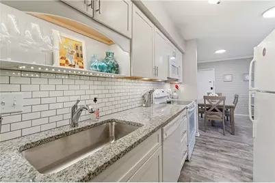 1110 Chatham Park Dr #E, Scott Township, PA 15216 - Photo 11