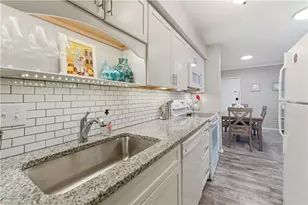 1110 Chatham Park Dr, Scott Township, PA 15216 - Photo 11