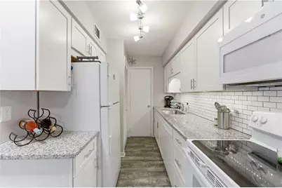 1110 Chatham Park Dr #E, Scott Township, PA 15216 - Photo 9