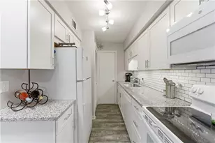 1110 Chatham Park Dr, Scott Township, PA 15216 - Photo 9