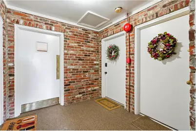 1110 Chatham Park Dr #E, Scott Township, PA 15216 - Photo 3