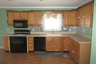 165 Oakdale Dr, Zelienople, PA 16063 - Photo 13