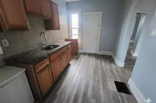 703 French St, Farrell, PA 16121 - Photo 5