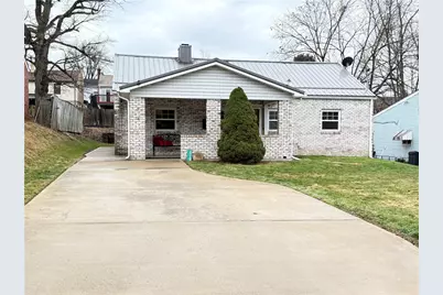 210 Carson St, Springdale Township, PA 15144 - Photo 1