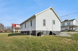 278 E Smithfield St, Mount Pleasant Township, PA 15666 - Photo 25