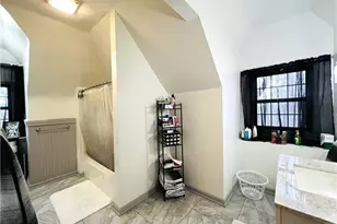 304 Rhodes Pl, New Castle, PA 16101 - Photo 13