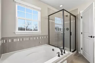 1204 Pointe View Dr, Adams Township, PA 16046 - Photo 23