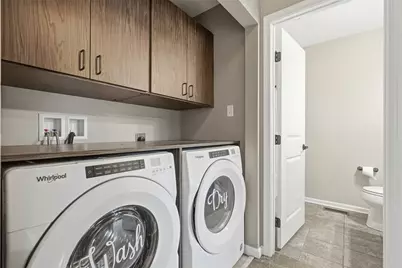 1204 Pointe View Dr, Adams Township, PA 16046 - Photo 17