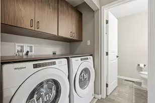 1204 Pointe View Dr, Adams Township, PA 16046 - Photo 17