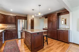 990 Holly Lynne Dr, South Park, PA 15236 - Photo 7