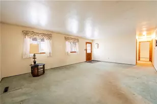 222 Ridgefield Dr, Hempfield Township, PA 15601 - Photo 9