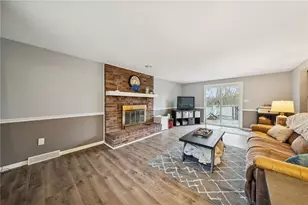 225 Lynn Ann Dr, Pittsburgh, PA 15068 - Photo 3