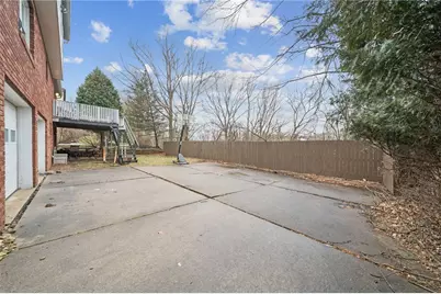 225 Lynn Ann Dr, Pittsburgh, PA 15068 - Photo 29
