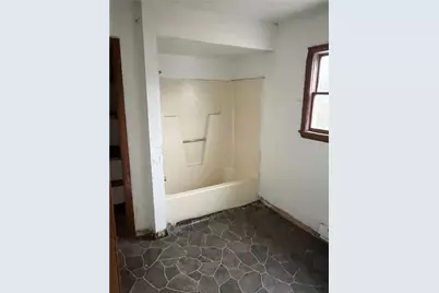 1022 Gaskill Ave, Jeannette, PA 15644 - Photo 9