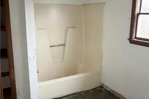 1022 Gaskill Ave, Jeannette, PA 15644 - Photo 9