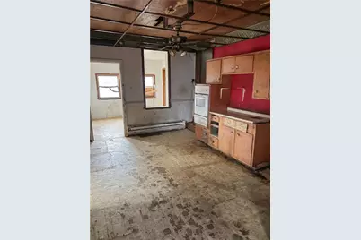 1022 Gaskill Ave, Jeannette, PA 15644 - Photo 7