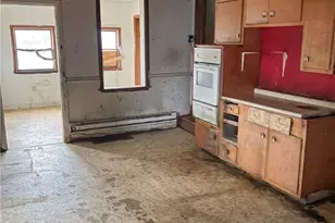 1022 Gaskill Ave, Jeannette, PA 15644 - Photo 7