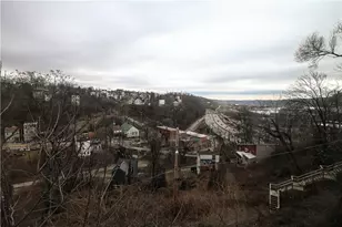 417 Lawn St, Pittsburgh, PA 15213 - Photo 9