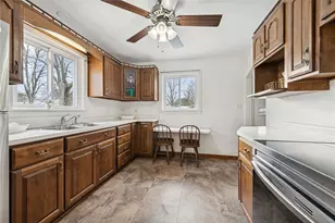 113 Oak Manor Dr, Harrison Township, PA 15065 - Photo 9