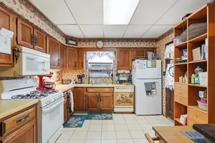 300 Gardner St, McKees Rocks, PA 15136 - Photo 7