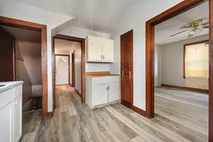 825 Pine St, Ambridge, PA 15003 - Photo 11