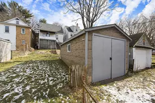 825 Pine St, Ambridge, PA 15003 - Photo 23