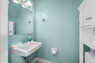 635 Robinwood Dr, Scott Township, PA 15216 - Photo 9