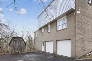 510 Buckingham Dr, Hempfield Township, PA 15601 - Photo 3